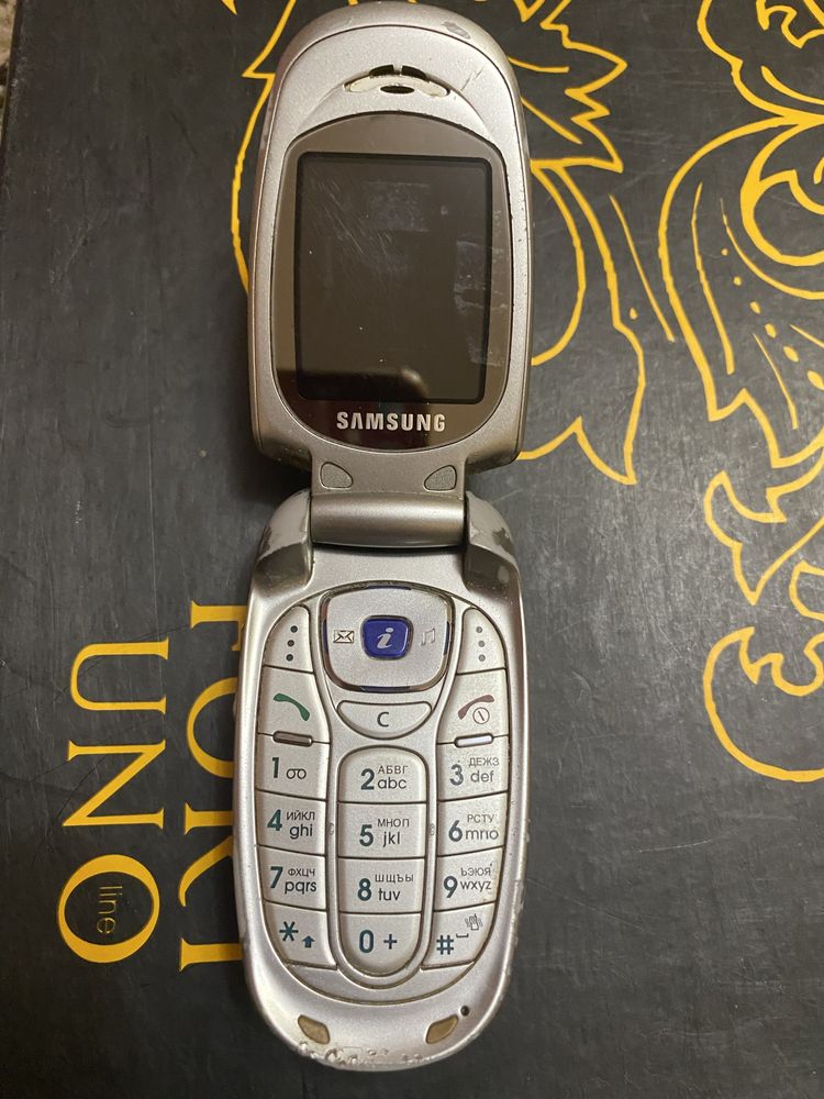 Телефон андроид Samsung