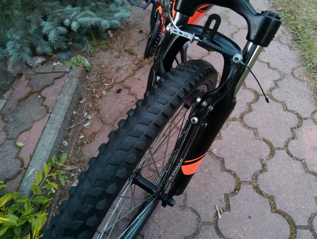 Btwin 24' MTB górski rower młodzieżowy dziecięcy z amortyzatorem