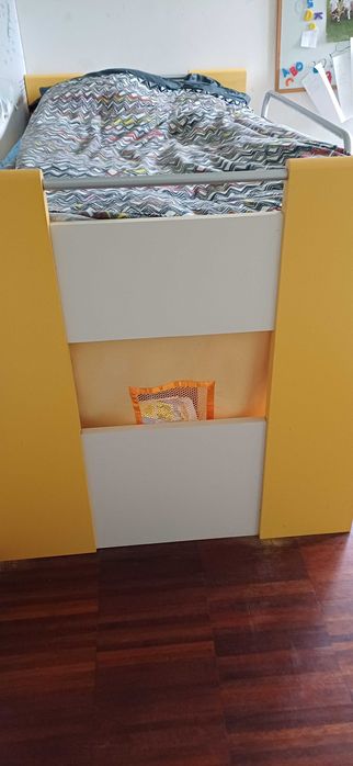 Zestaw mebli z łóżkiem