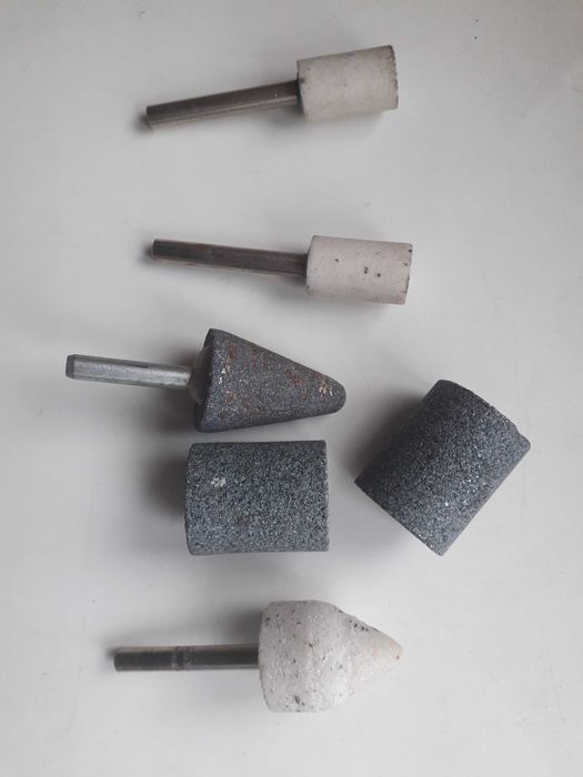 шлифовальный камень развертка метчик плашка фреза