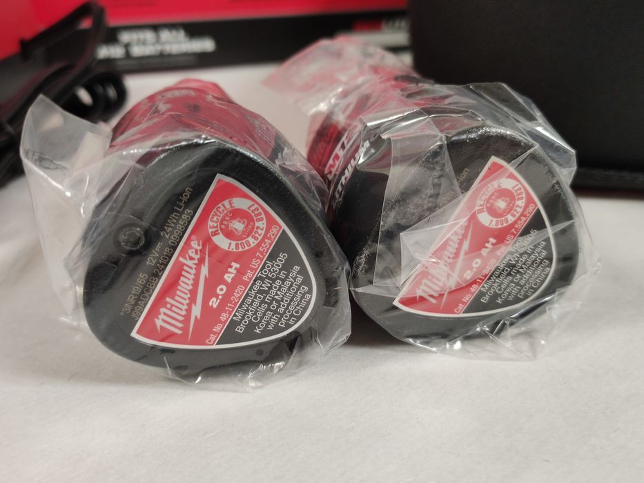 Оригінальний дриль шуруповерт зі змінними патронами Milwaukee 2505-22