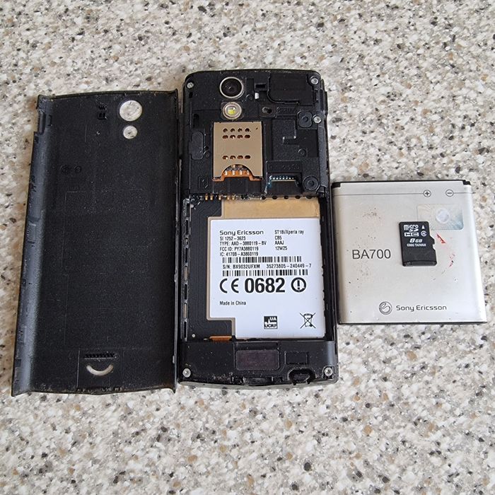Продам телефон Sony Ericsson ST 18I/Xperia ray.
