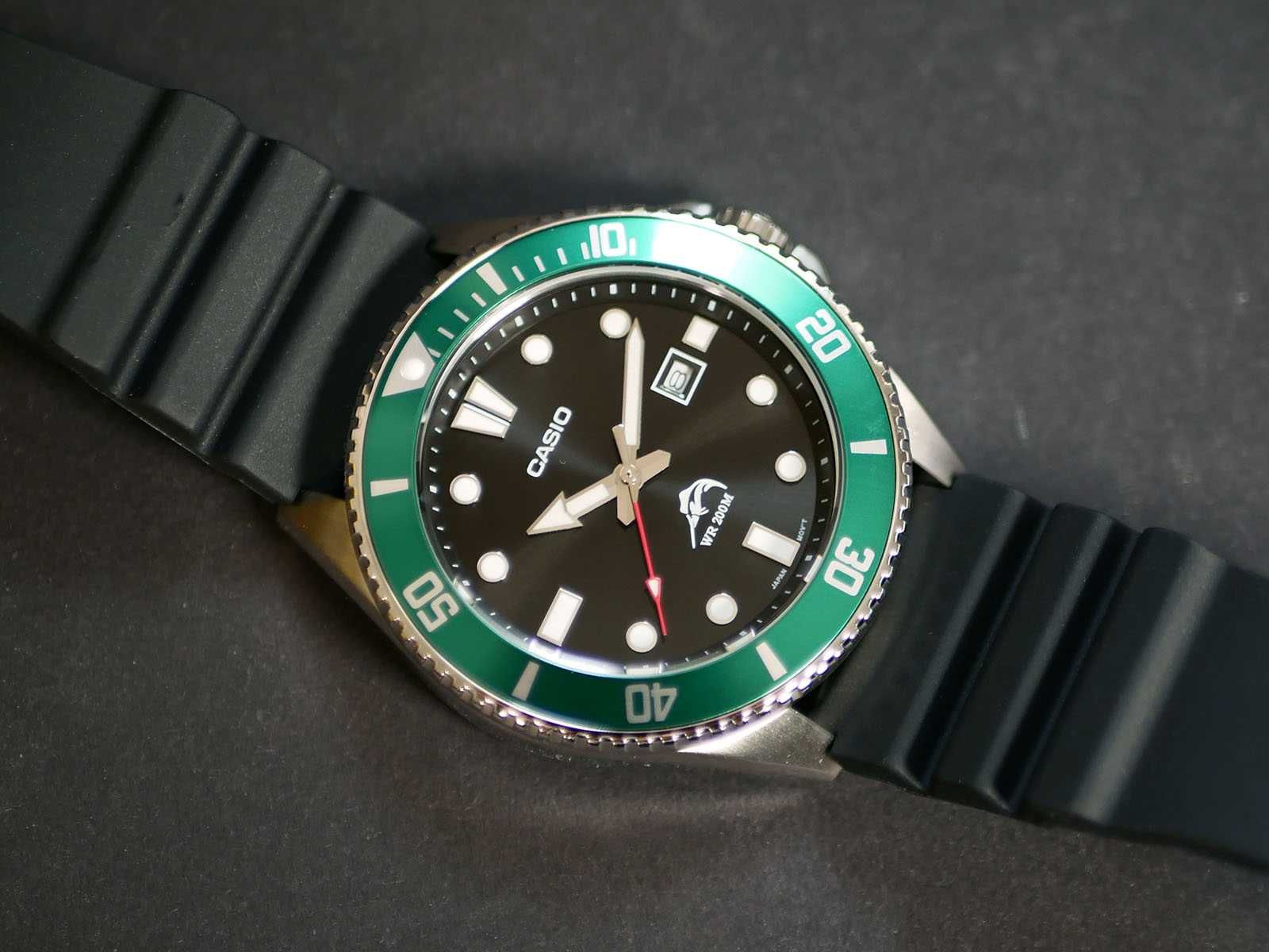 Годинник Casio MDV-106B-1A3V Duro Black-Green для дайвінгу