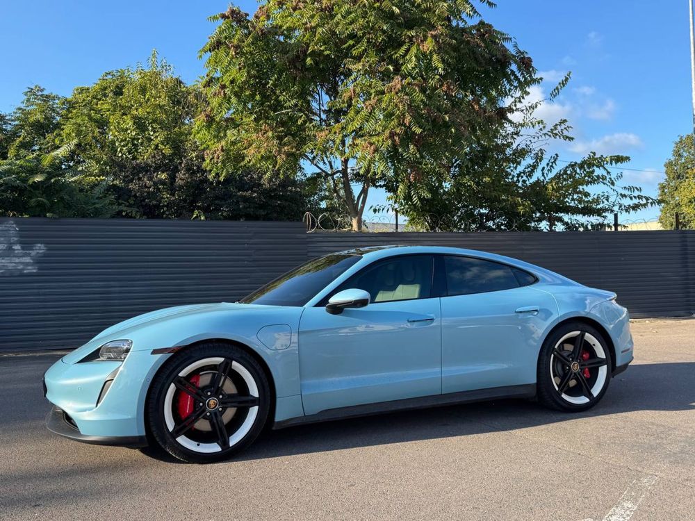 Porsche taycan 4s 2022 Перый хозяин.