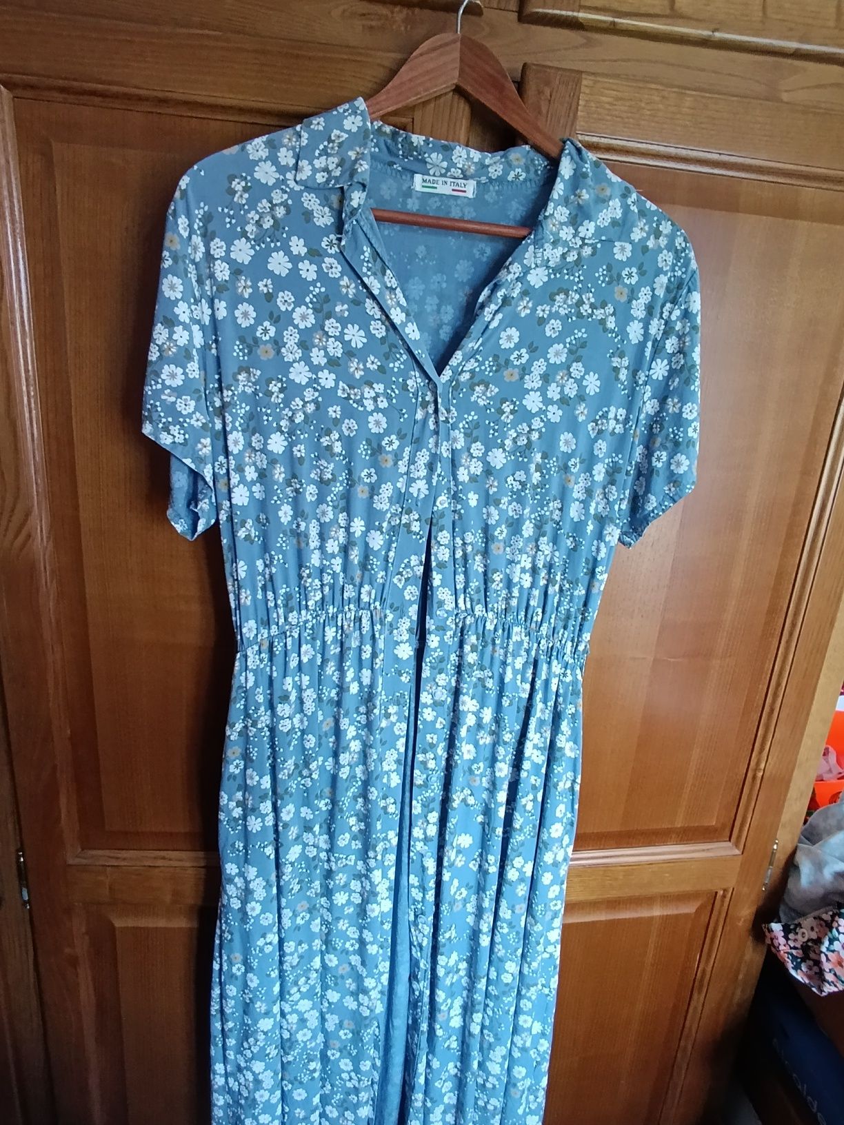 Vestido azul com flores