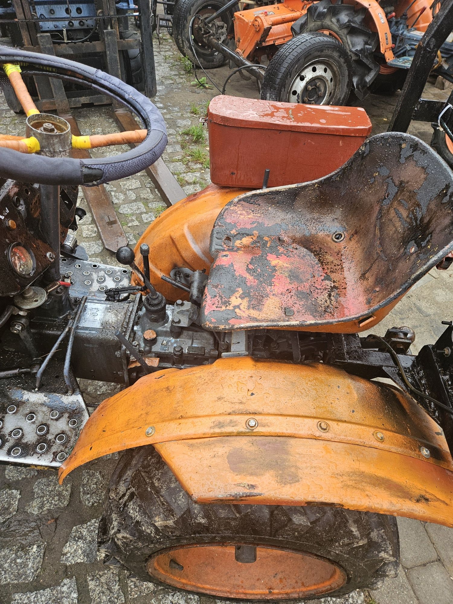 Kubota B6000 mini traktorek ogrodniczy yanmar iseki mitsubishi