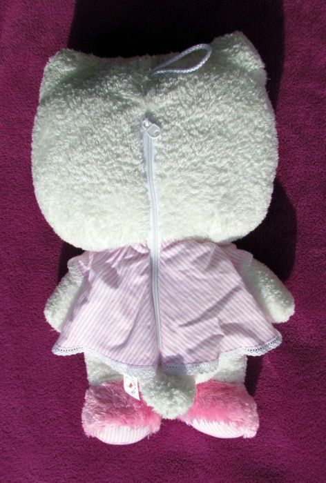 Peluche guarda-pijamas de criança 45cm da Hello Kitty (NOVO SEM USO)