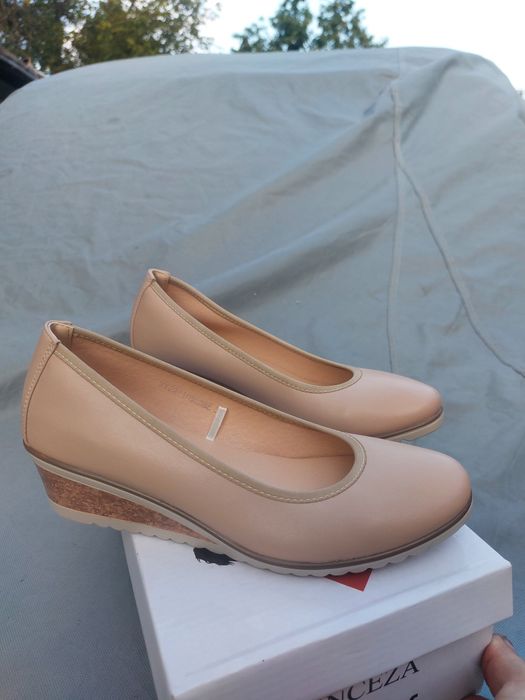 Buty czułenka damskie na koturnie Vinceza
