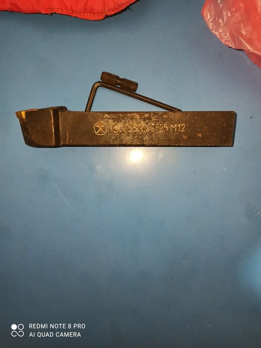 Продам токарный резец, твердосплавные пластины