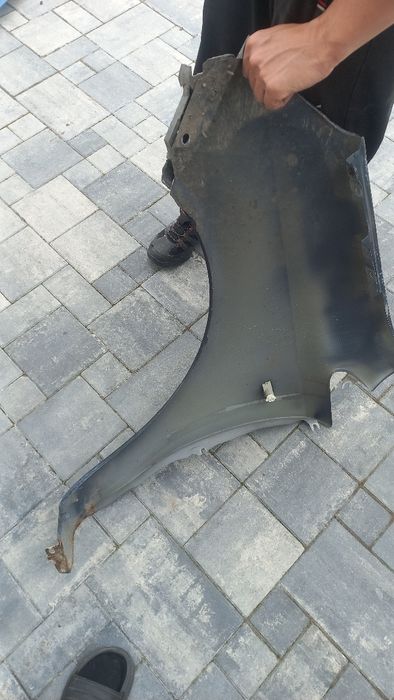 Opel Corsa d blotnik przedni prawy z168