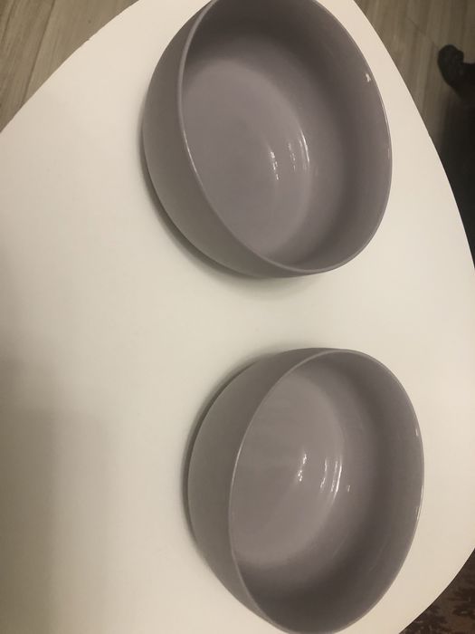 Dwie lilowe miseczki