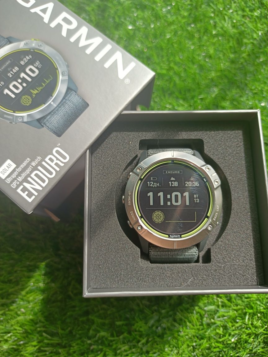 Годинник Garmin Enduro з сірим нейлоновим ремінцем UltraFit