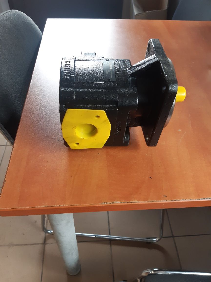 Pompa New holland Lm 410 430