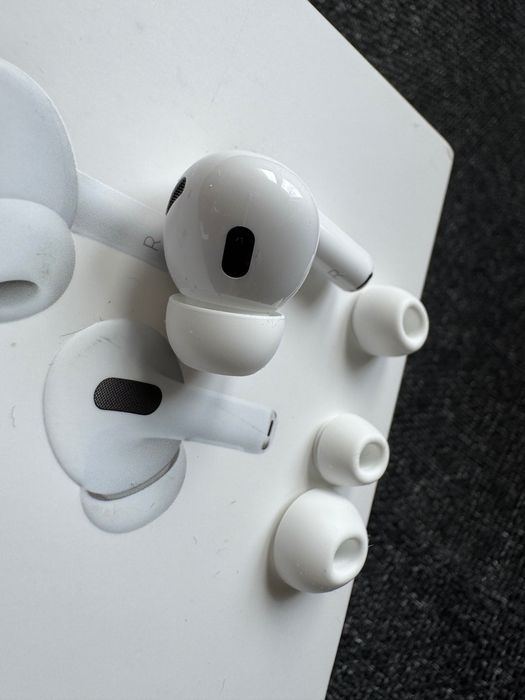 Lewa lub prawa słuchawka AirPods Pro 2 USB C