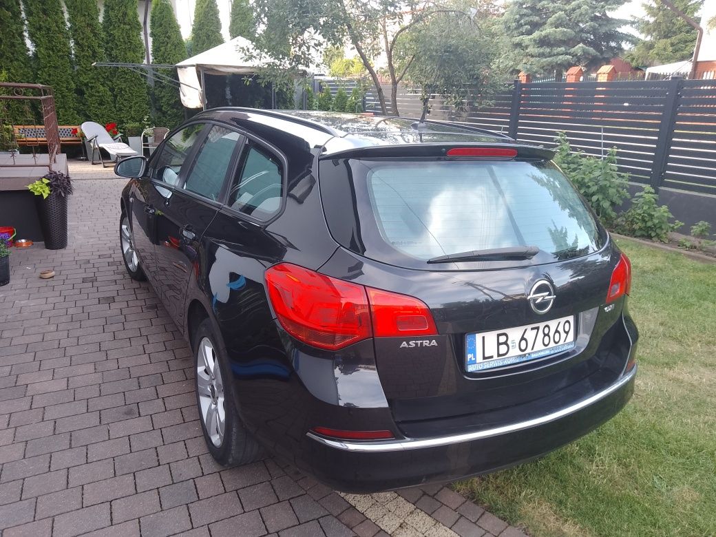 Opel Astra J kombi 2014 r.