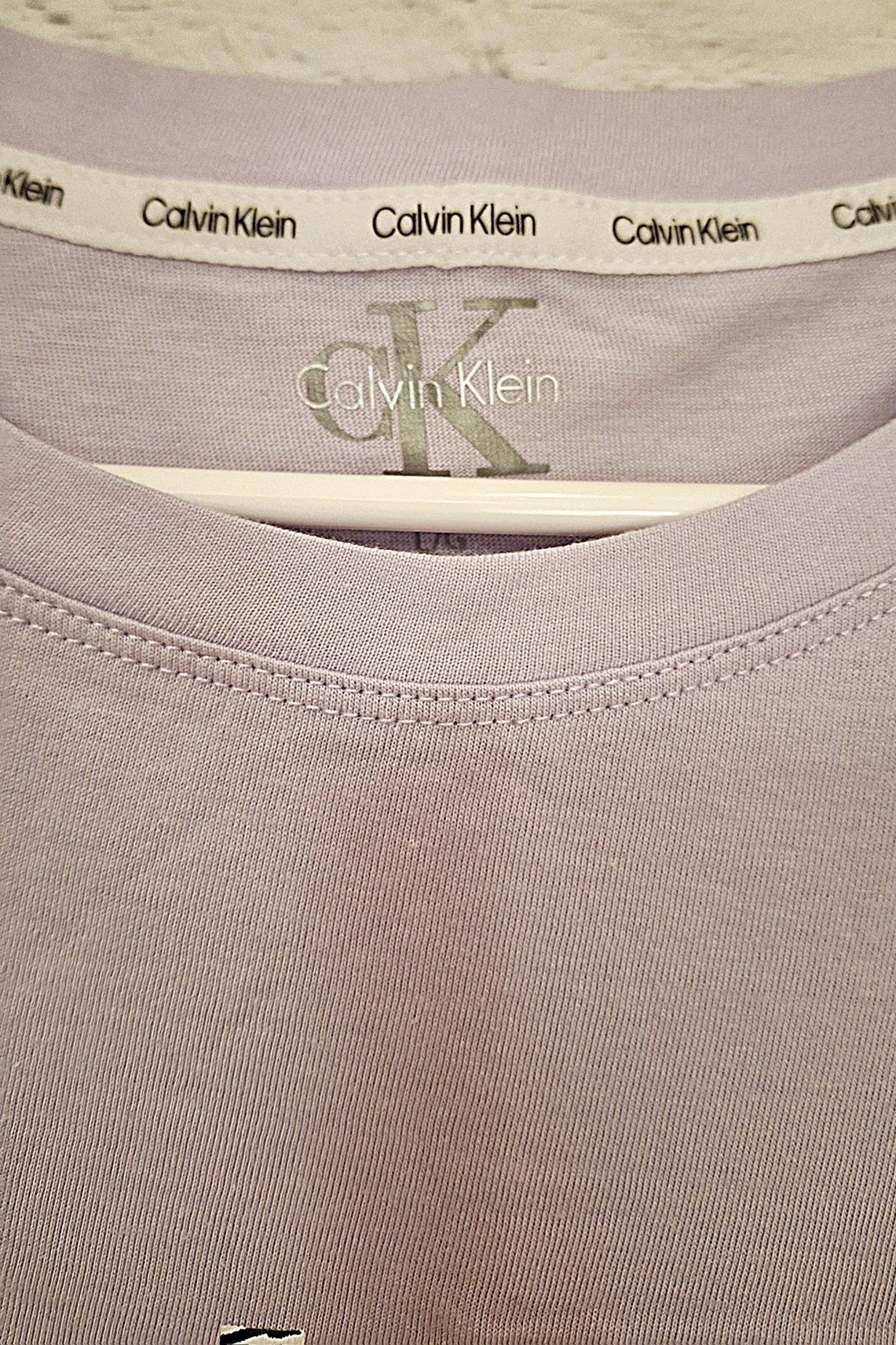 Calvin Klein nowy Tshirt jasny lawendowy