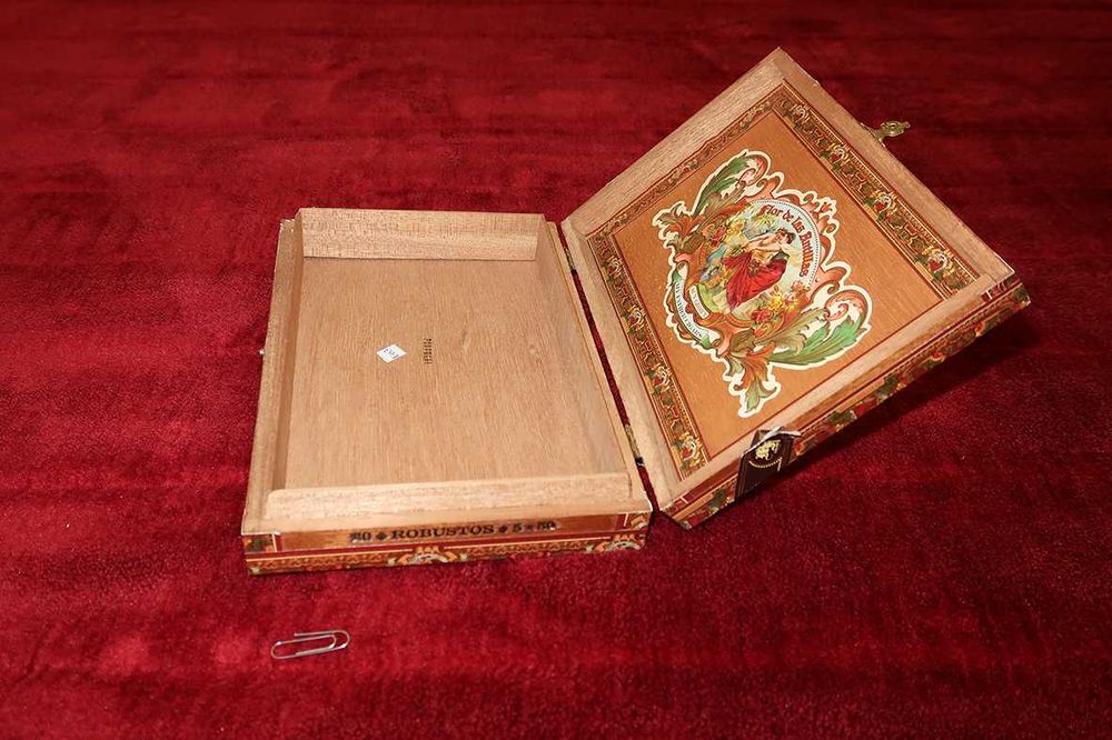 Caixa madeira antiga charutos cigarros artesanal