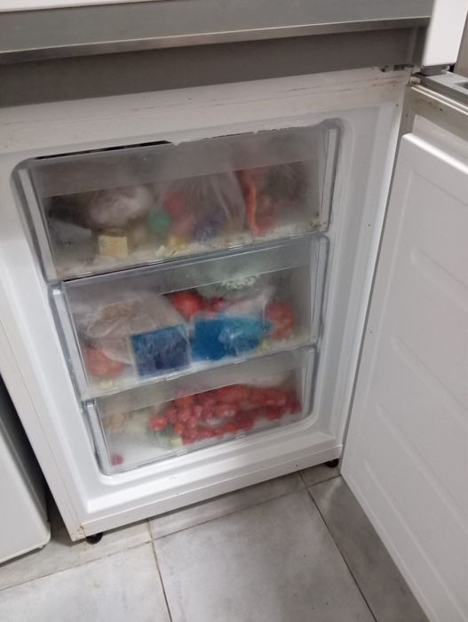 Frigorifico Hotpoint a funcionar