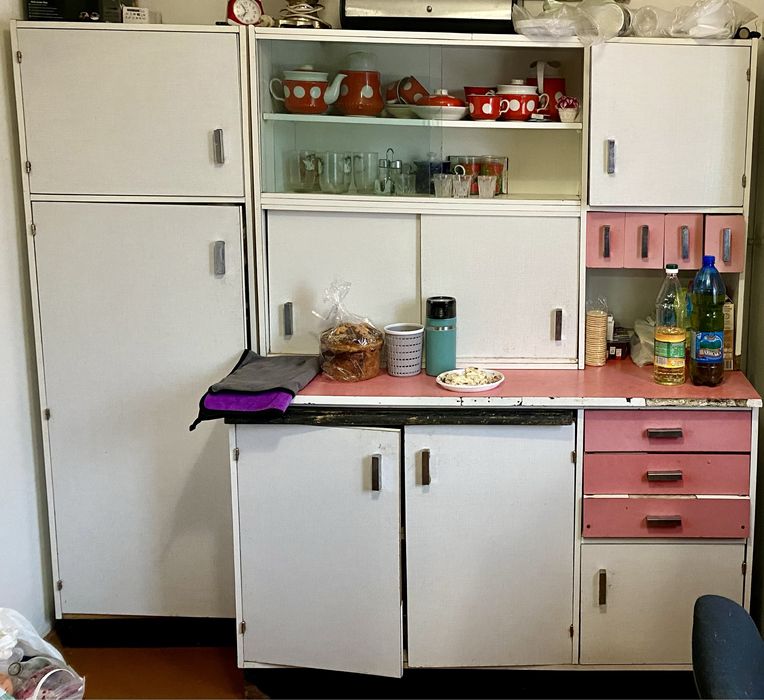 Меблі для кухні та вітальні