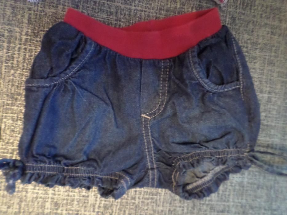 Комплект шорты и футболка 2шт. как новые + джинсы девочке 3-6 мес