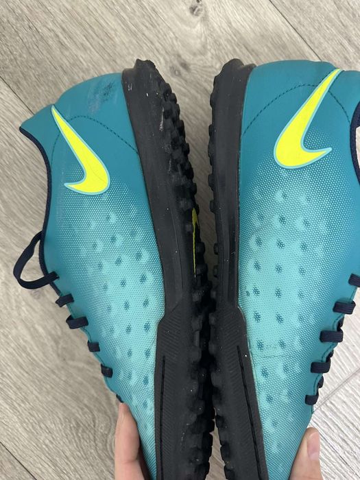 Фірмові сороконіжки Nike.42