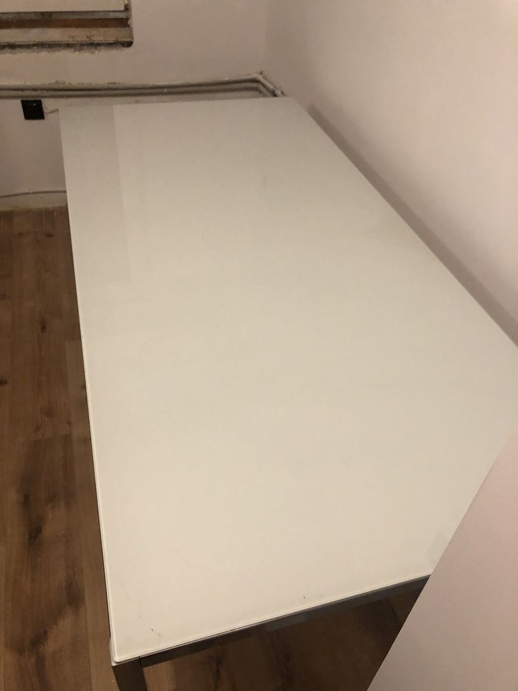 Stol szklany mleczny ikea