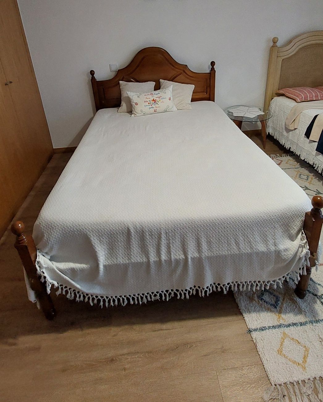Cama de corpo e meio