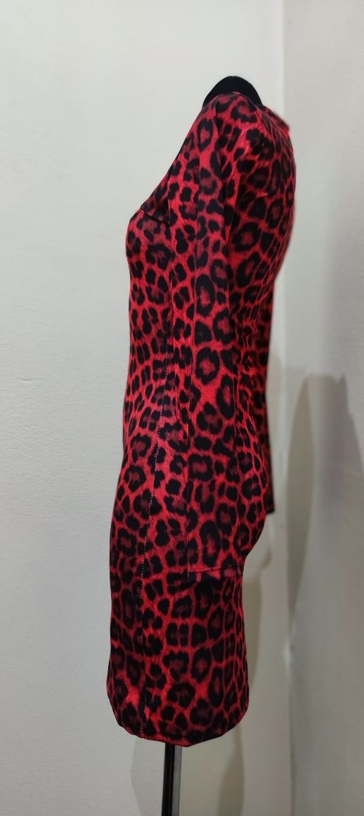Sukienka mini panterka czerwona rozcięcie lycra sm