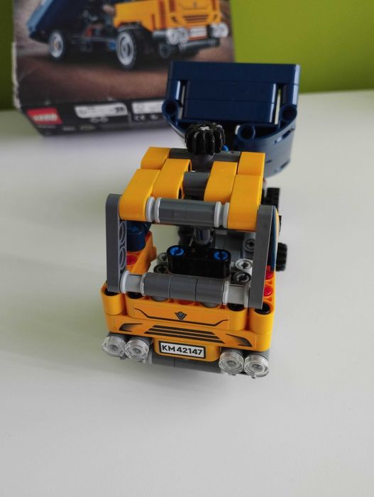 LEGO Technic Camião Basculante