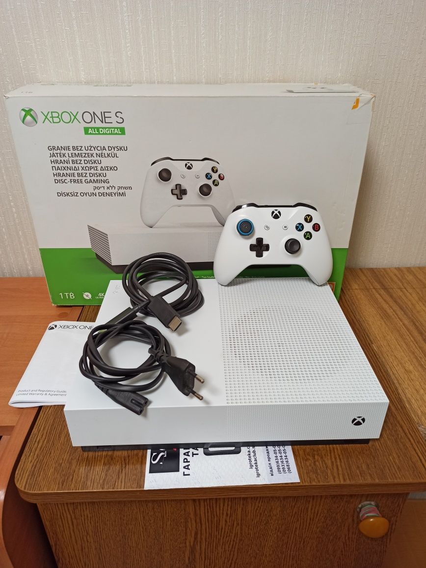 Xbox One S 1000 GB ALL Digital с играми.