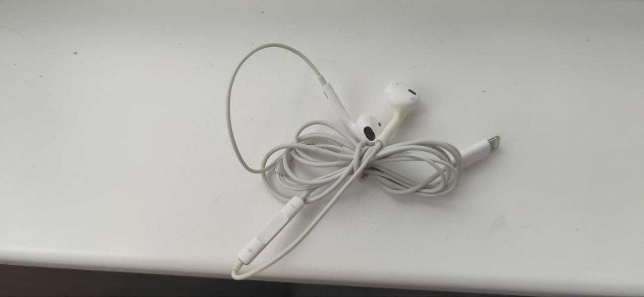 Навушники Apple EarPods провідні with Lightning Connector