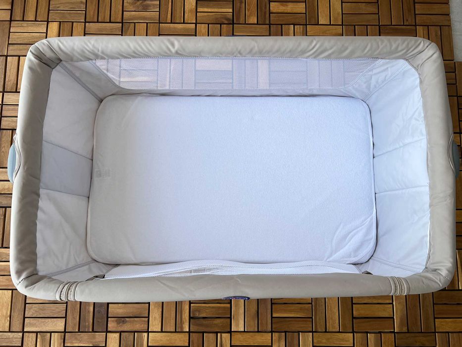 Berço Chicco Next2Me Essential — impecável + protetor + 2 lençóis