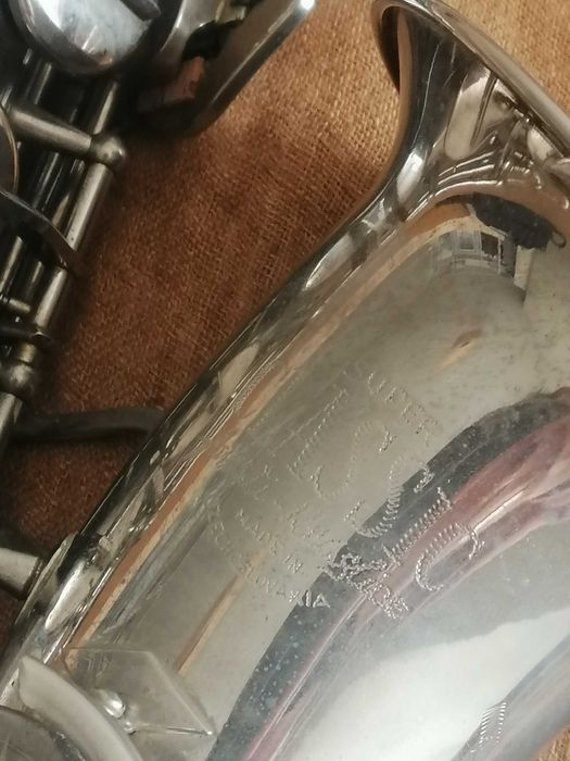 Saxofone Alto Amati Kraslice Super Classic: excelente estado