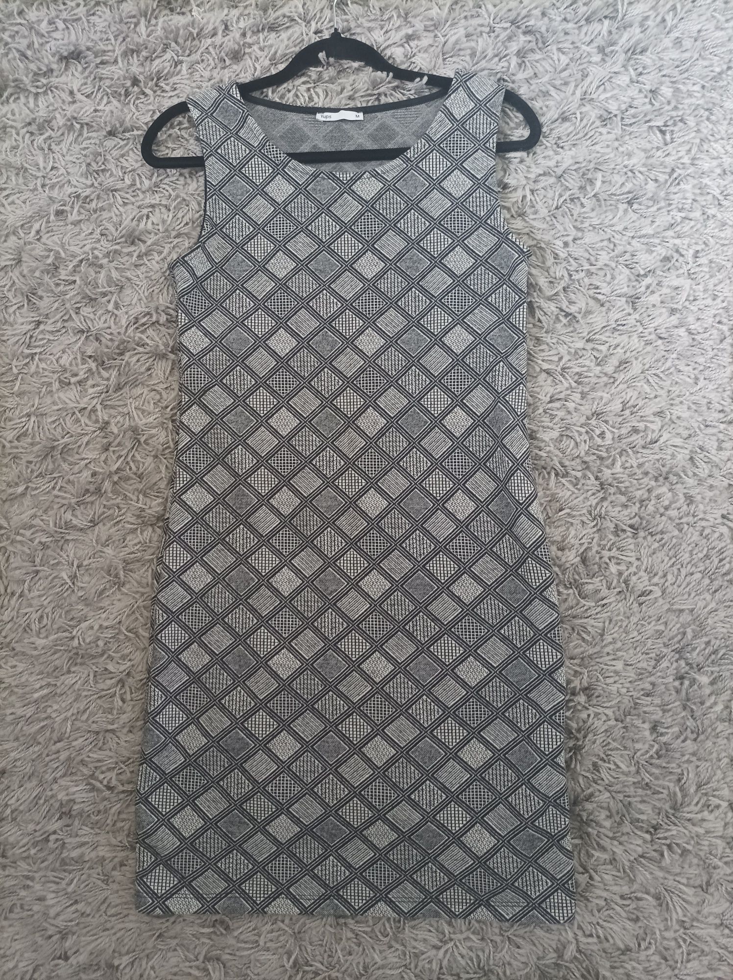 Mini sukienka w rozmiarze M