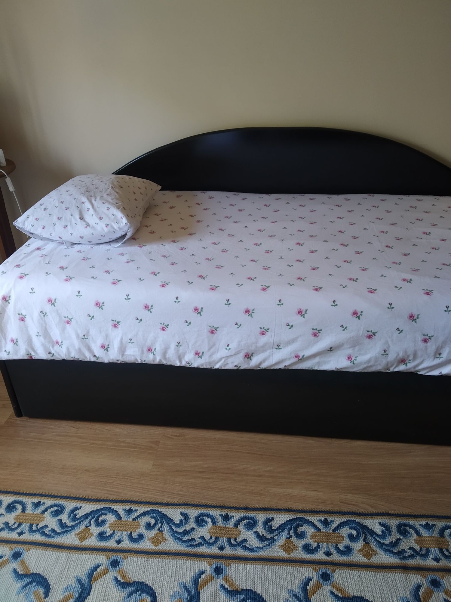 Cama com gavetao (para outra cama ou para arrumação) + colchão