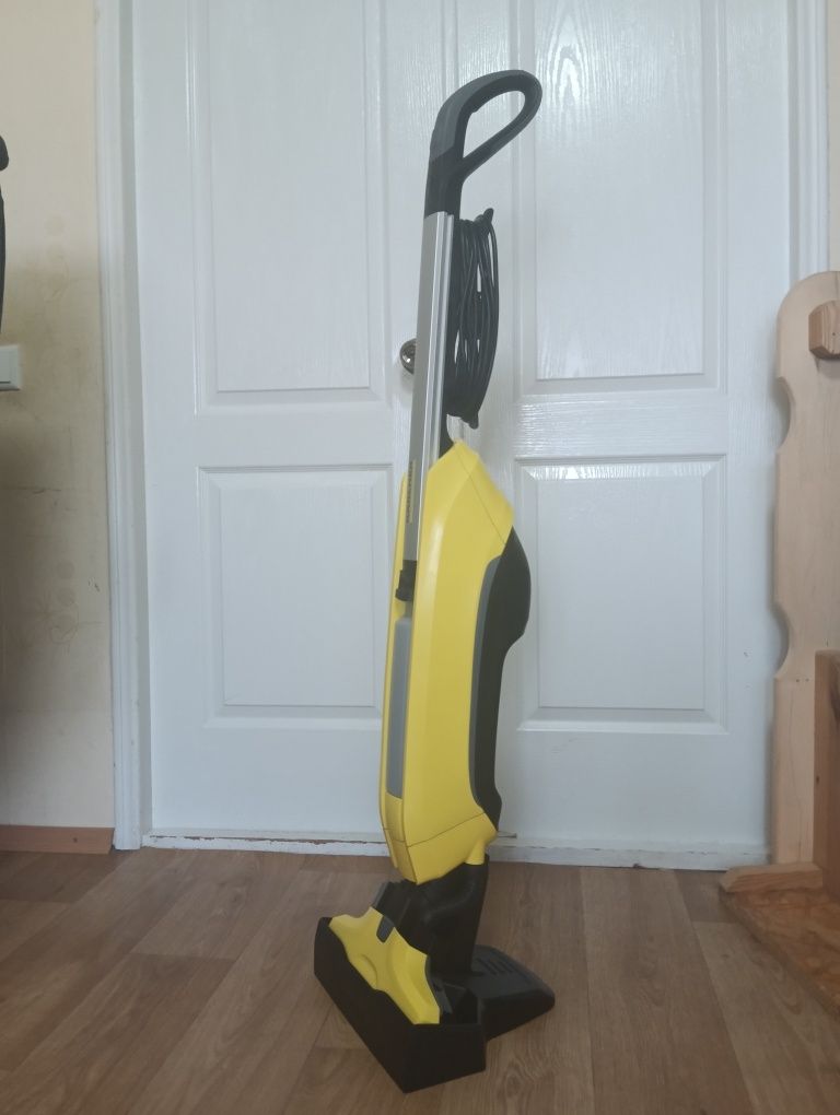 Продаю электрошвабру Karcher FC 5 (с проводом)