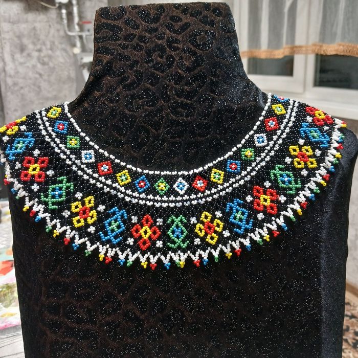 Шийна прикраса-аксесуар