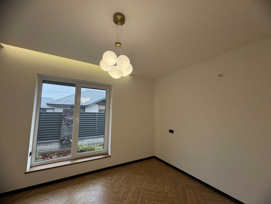 Котедж з сучасним ремонтом у курортному Ворзелі! Мінімальне оформлення