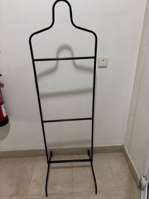 Cabide de chão para quarto