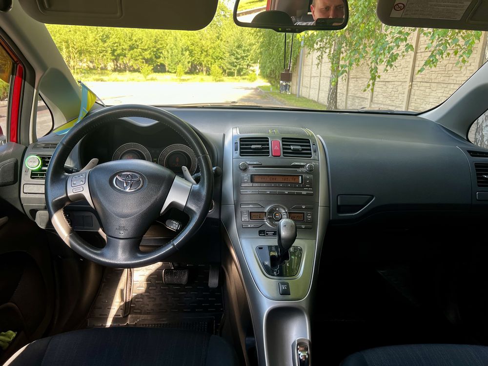 Продам Toyota Auris 1.6 AT