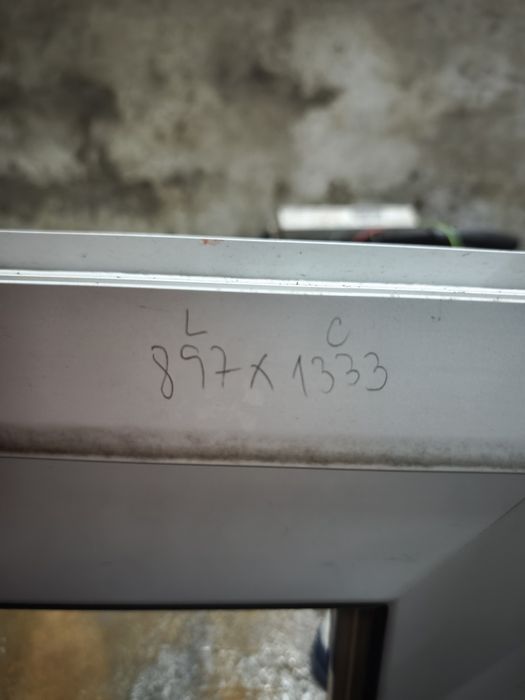 Janela c/ Vidro Duplo em Alumínio.