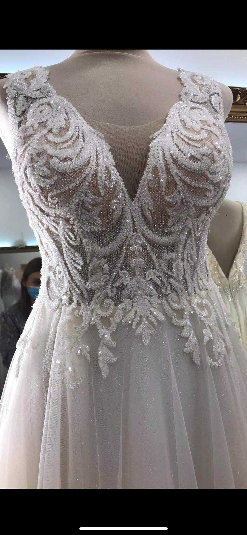 Ekskluzywna śnieżnobiała sukienka ślubna