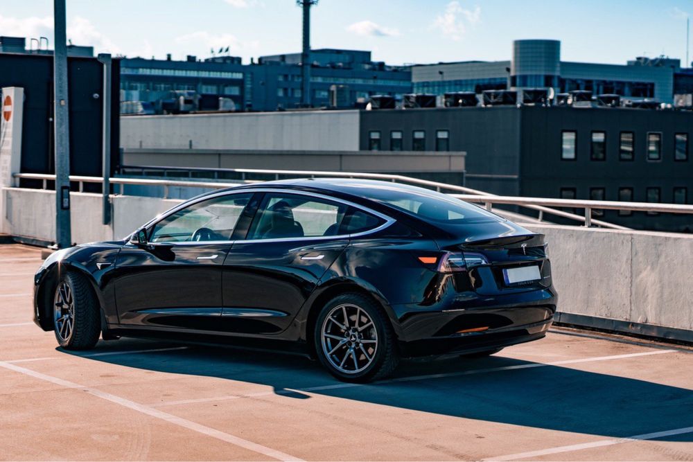 Оренда авто Tesla