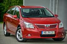 Toyota Avensis 1.8 VVT-i 147KM Automat Czujniki przód tył Navi Alufelgi Klimatronic