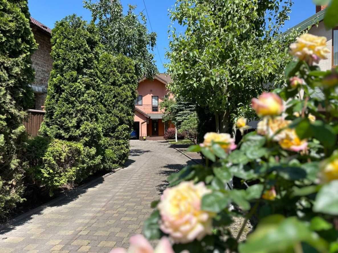 ПРОДАЖ будинок поруч сквера в центрі