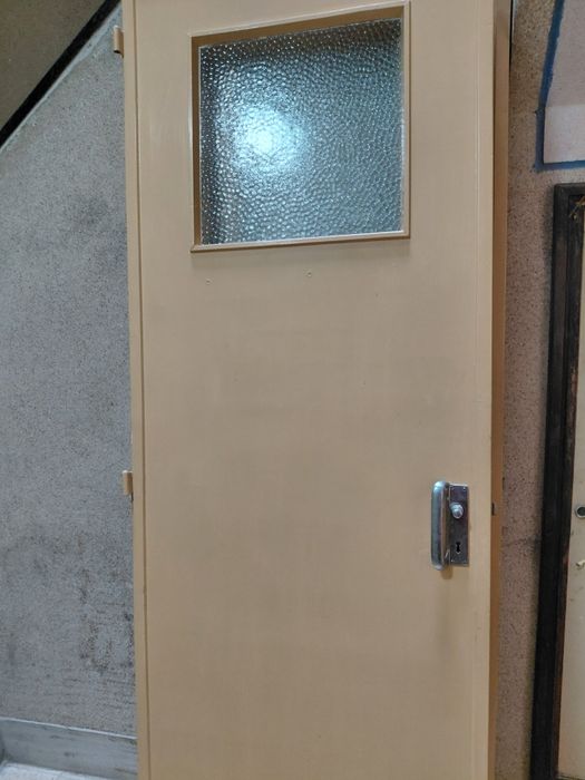 Portas antigas de boa madeira ,têm 70anos