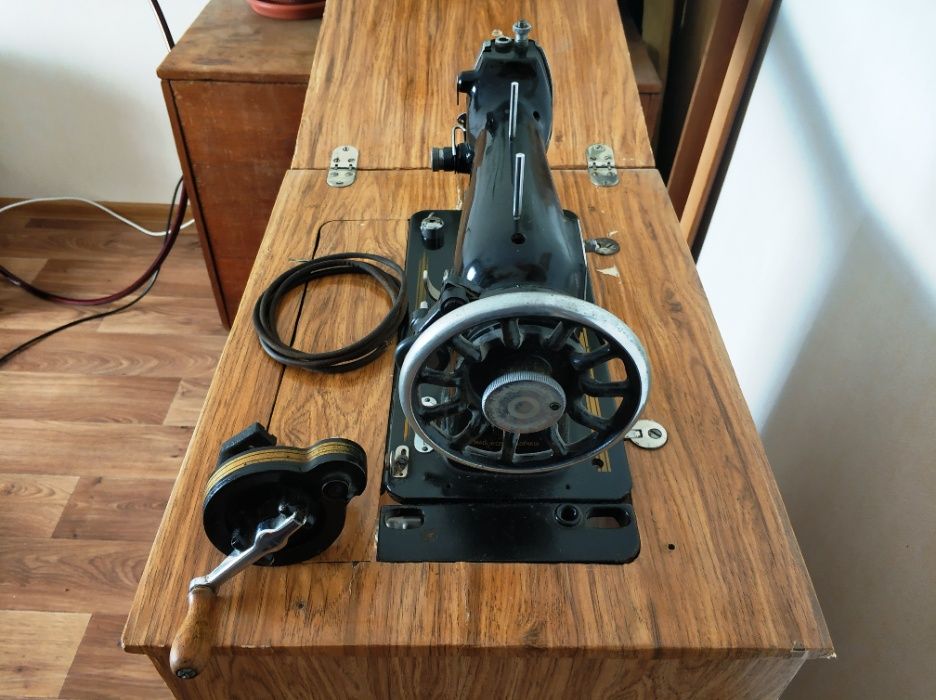 Швейная машина Minerva 122 + тумба, ножной и ручной привод