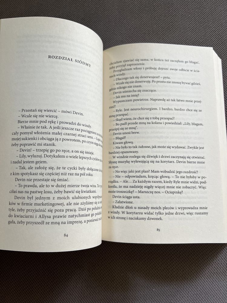 Książka It ends with us Colleen Hoover