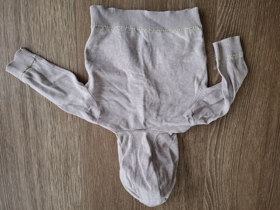 Sweter beżowy z kapturem 68