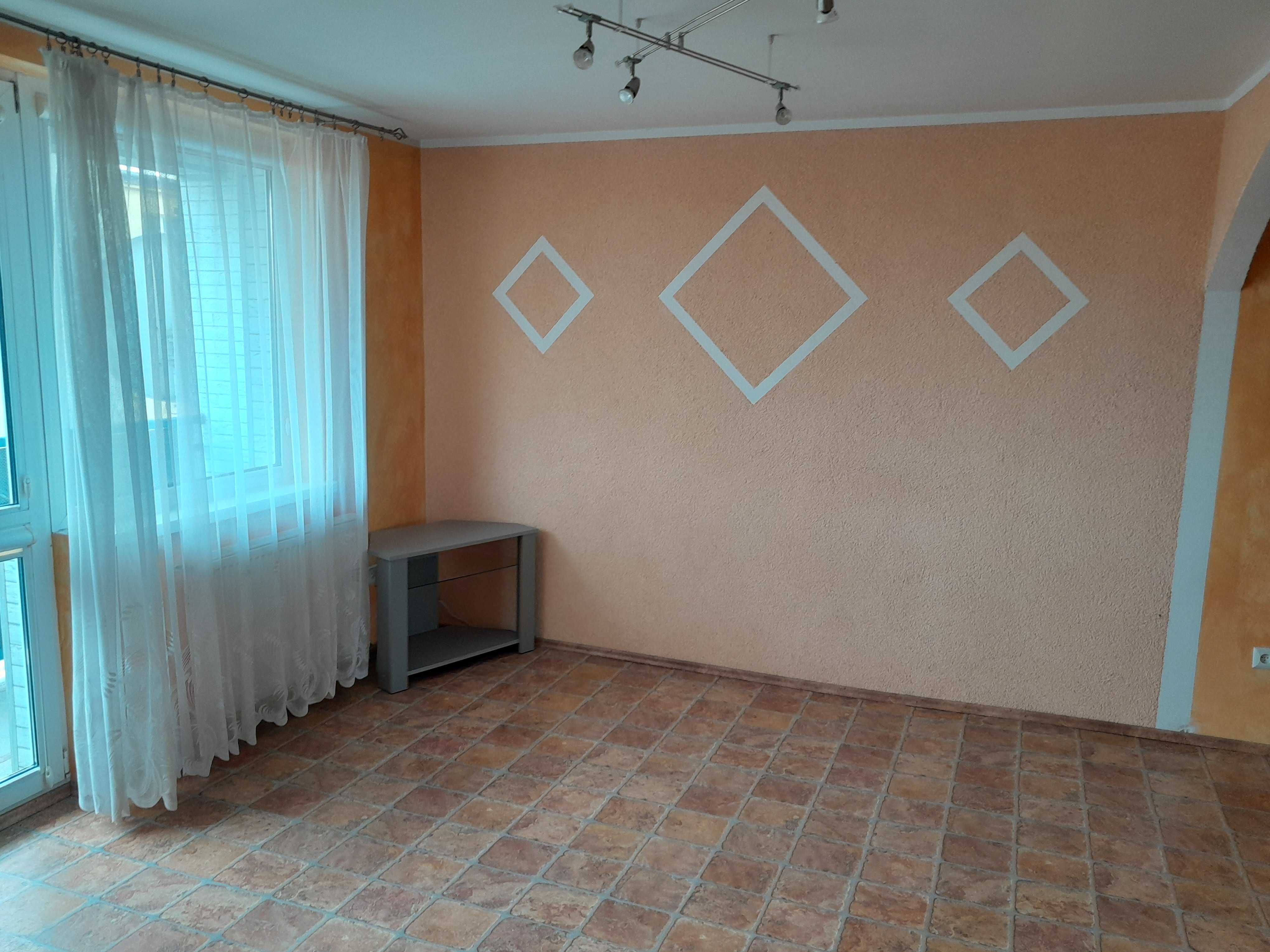 3-pokojowe mieszkanie bezczynszowe w bloku na I piętrze w Tychnowach